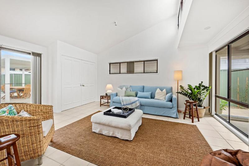 Bay Bliss - Fireplace - 3 Mins Walk to Beach - image 20