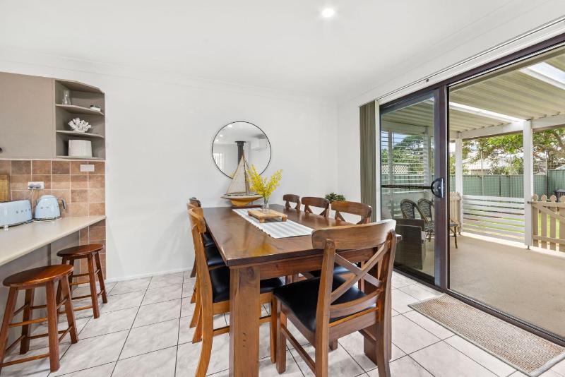 Bay Bliss - Fireplace - 3 Mins Walk to Beach - image 27
