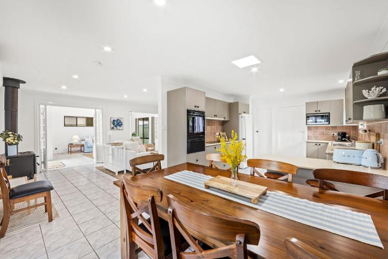 Bay Bliss - Fireplace - 3 Mins Walk to Beach - image 28