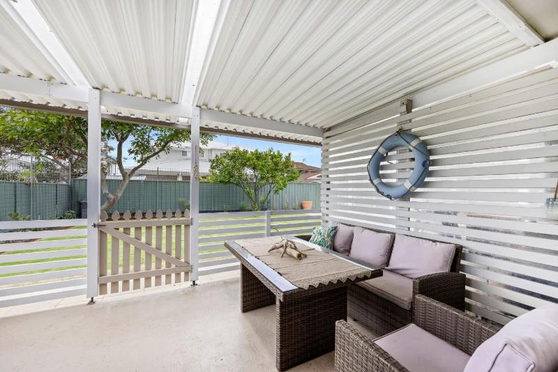 Bay Bliss - Fireplace - 3 Mins Walk to Beach - image 18
