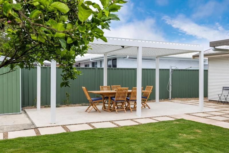 Bay Bliss - Fireplace - 3 Mins Walk to Beach - image 11