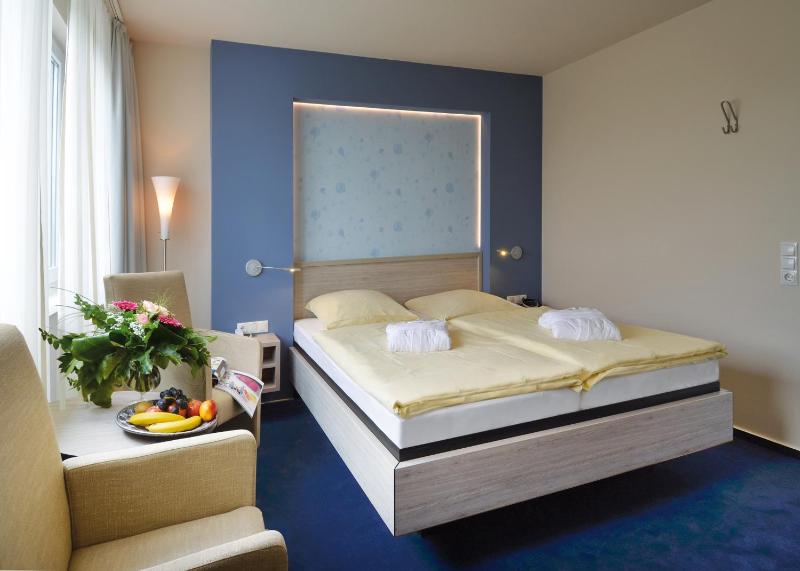 Double Room image 3