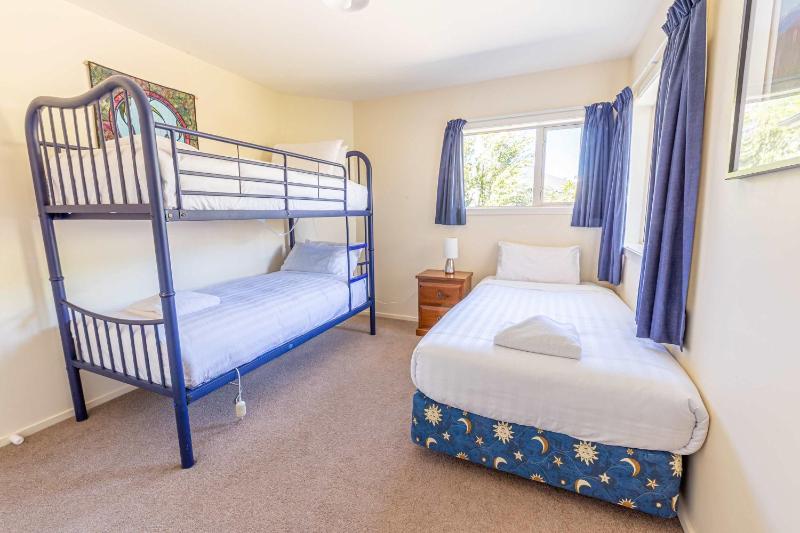 Farrant Family Escape Roomy Wanaka Retreat - image 21
