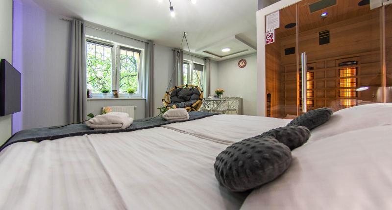 Apartamenty hoteLOVE z sauną - image 27