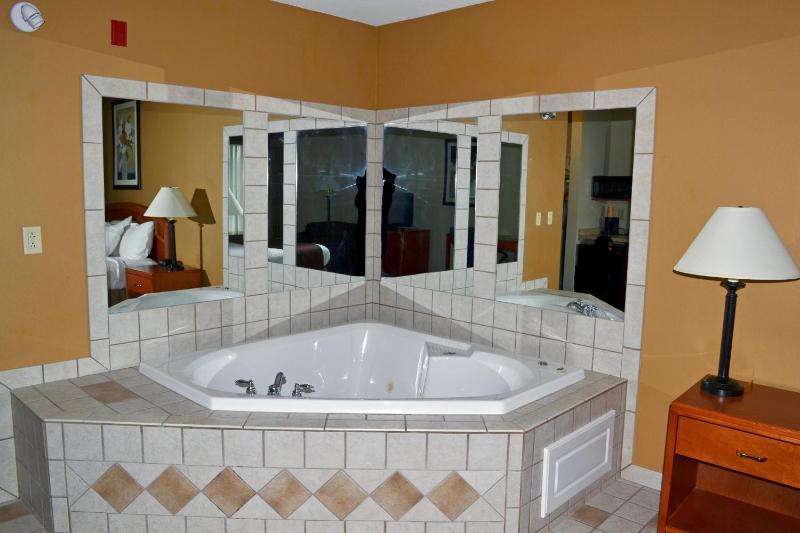 King Suite with Spa Bath image 2