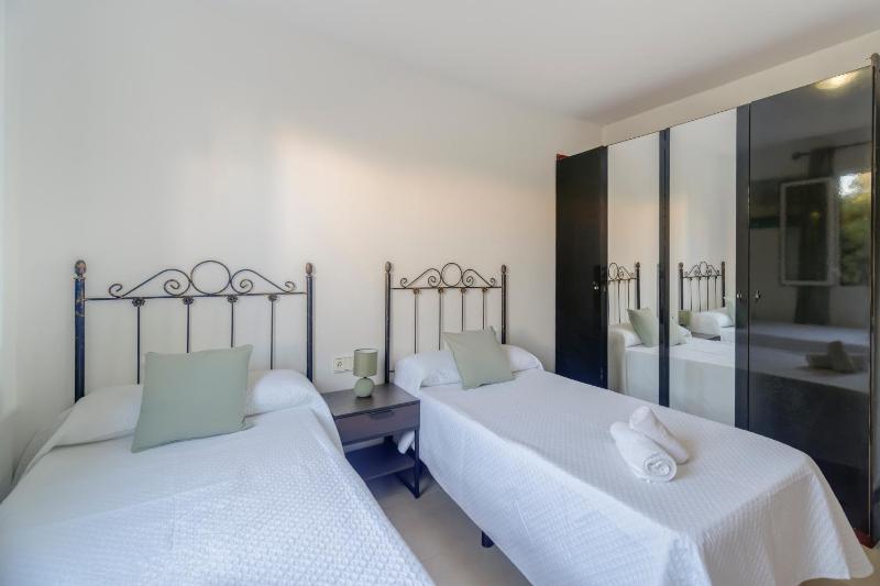 Villa Joel - Casa con piscina cerca de la playa - image 7