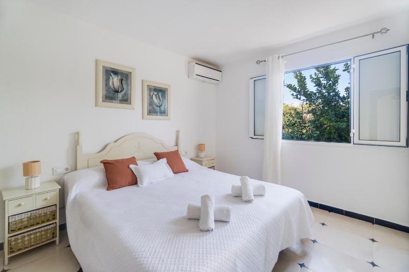 Villa Joel - Casa con piscina cerca de la playa - image 5