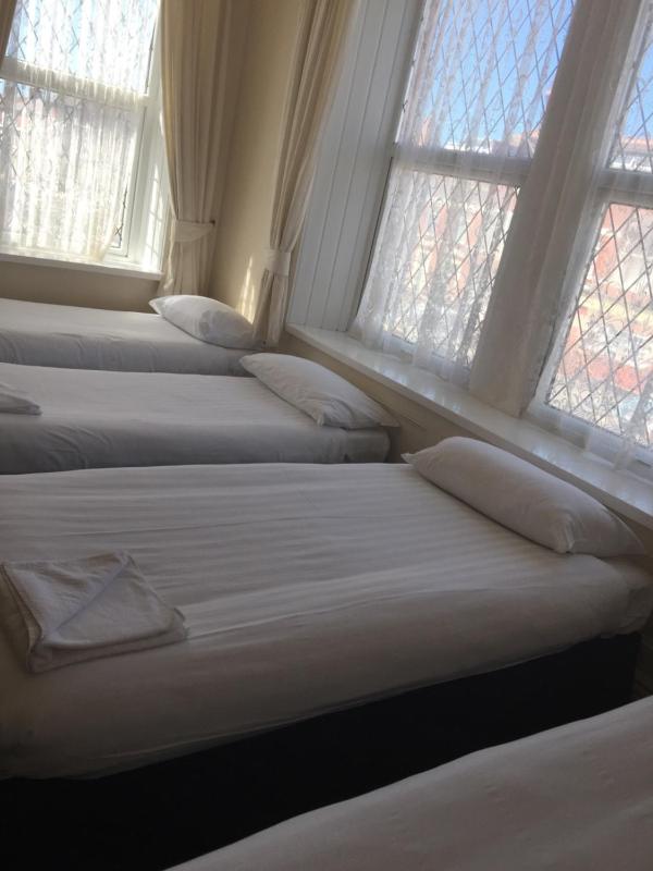Quadruple Room image 3