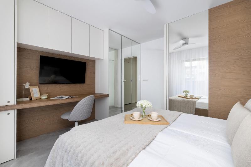 Elegant Apartment Katowice with Parking & AC by Noclegi Renters - image 22