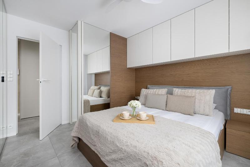 Elegant Apartment Katowice with Parking & AC by Noclegi Renters - image 10