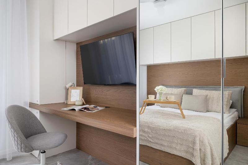 Elegant Apartment Katowice with Parking & AC by Noclegi Renters - image 21