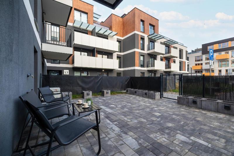 Elegant Apartment Katowice with Parking & AC by Noclegi Renters - image 12