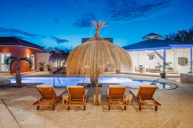 Luxury Villa|2 min Eagle Beach| HotTub| Pool| Gym - image 8