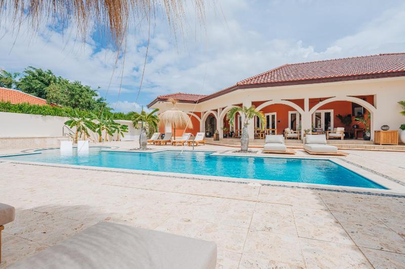 Luxury Villa|2 min Eagle Beach| HotTub| Pool| Gym - image 6