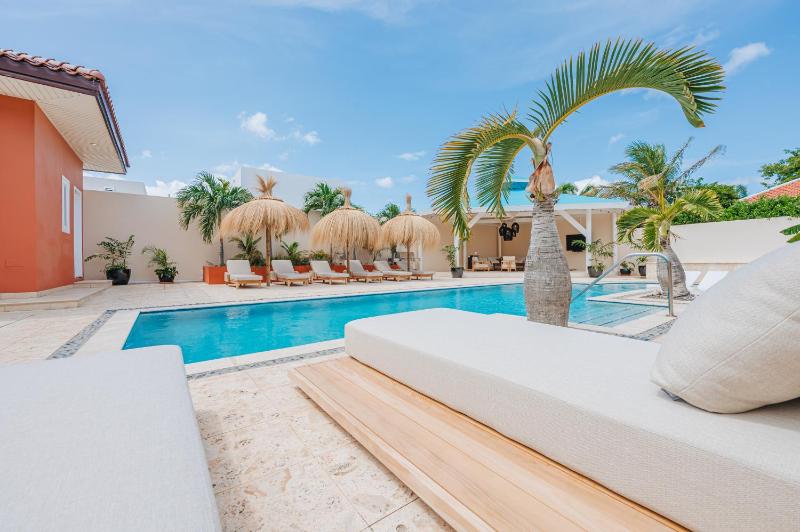 Luxury Villa|2 min Eagle Beach| HotTub| Pool| Gym - image 16