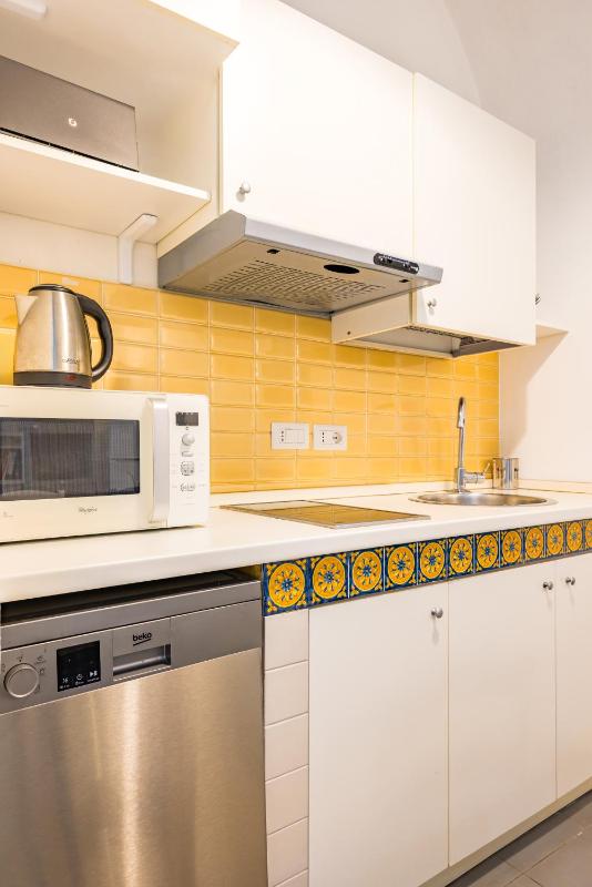 O Panaro Lucky Flat by NapoliApartments - image 4