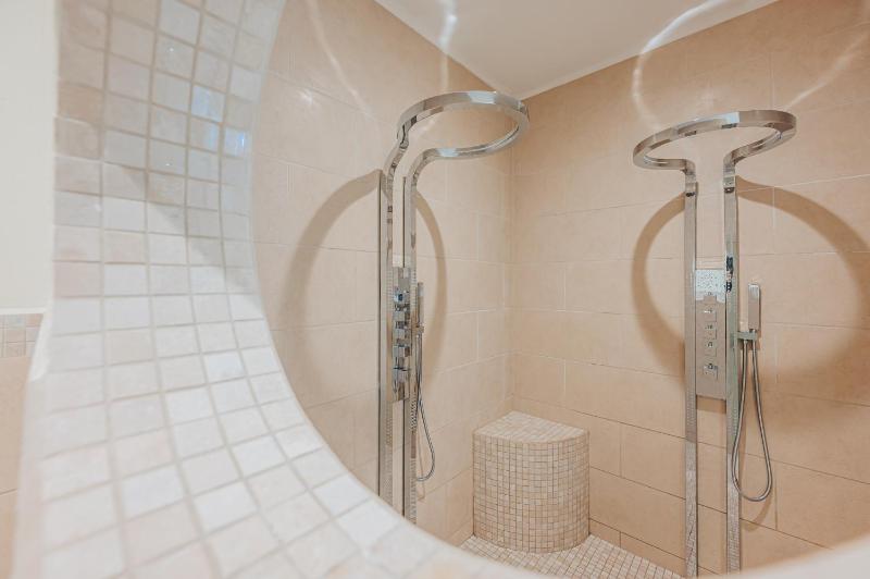 Luxury Villa|2 min Eagle Beach| HotTub| Pool| Gym - image 7