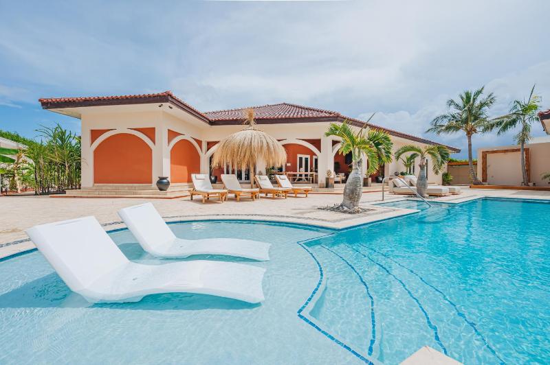 Luxury Villa|2 min Eagle Beach| HotTub| Pool| Gym - image 9