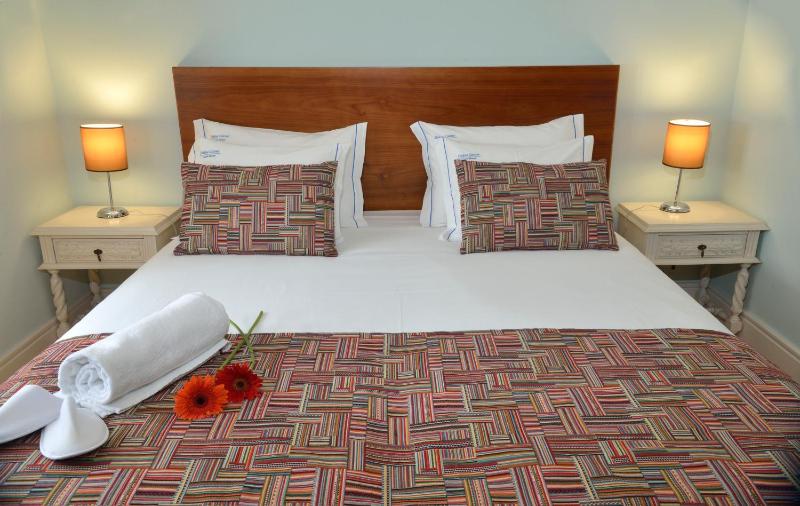 Double or Twin Room with Garden Access image 2