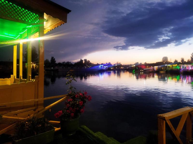 Dallake group of Houseboats - image 6