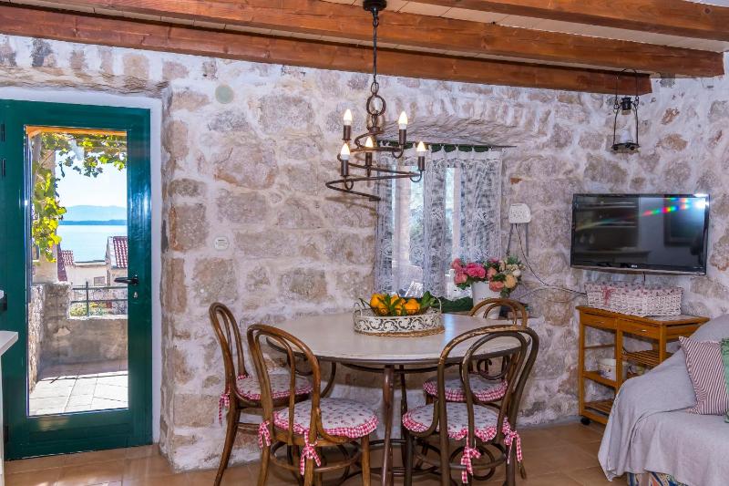 House Vedrana - image 19