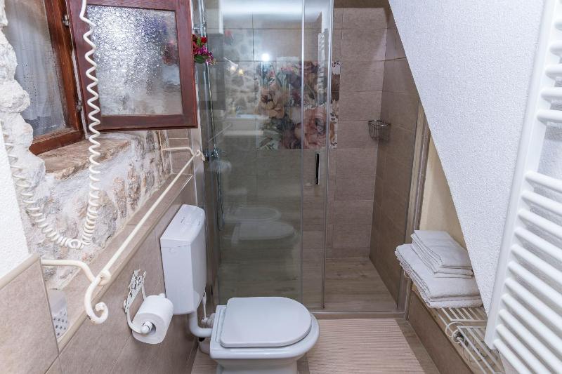 House Vedrana - image 12