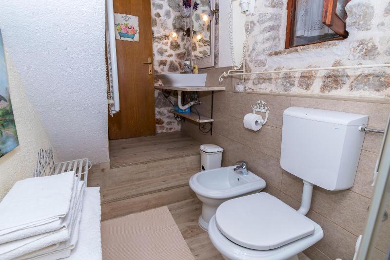 House Vedrana - image 2