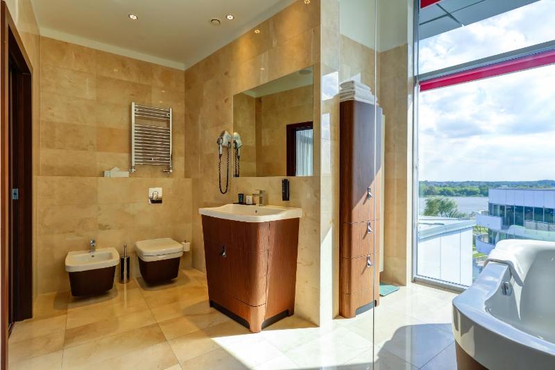 Luxury Apartment image 3