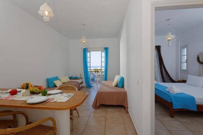 One-Bedroom Apartment image 3