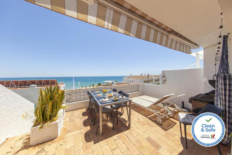 C22 - Beco do Poço Beach Townhouse in Praia da Luz - image 1