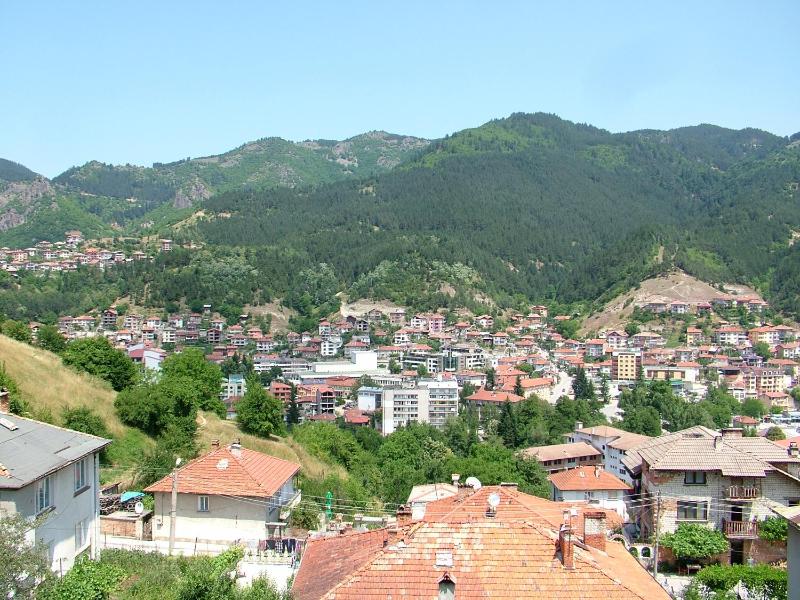 Apartment with Mountain View image 3