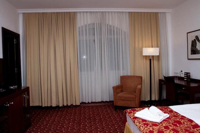 Double Room image 3