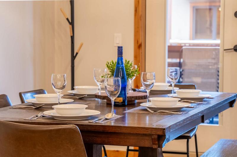 Alpine Chic - two-story mtn escape near downtown - image 31