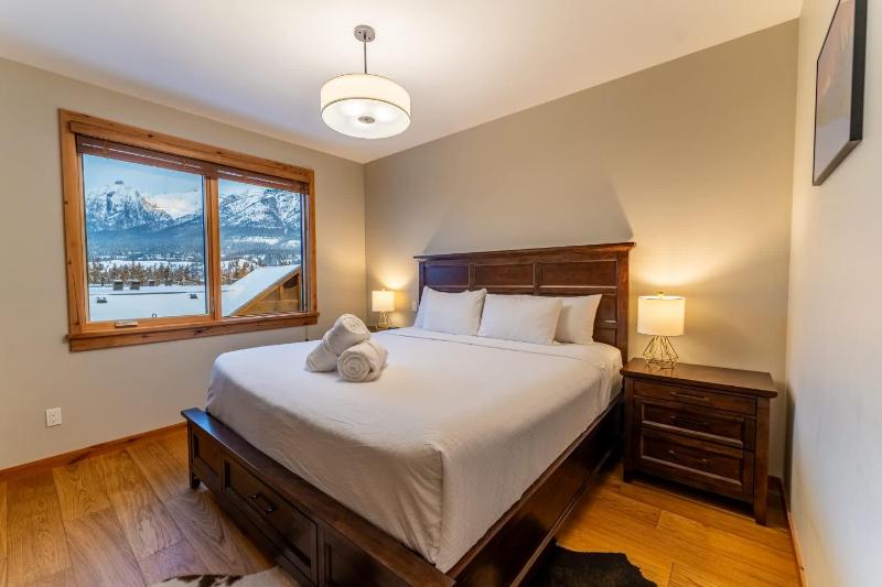 Alpine Chic - two-story mtn escape near downtown - image 33