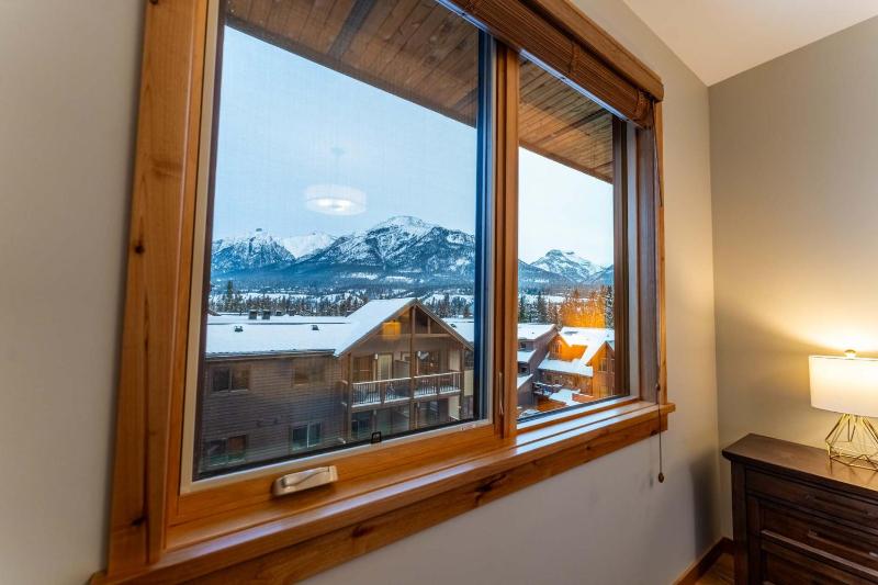 Alpine Chic - two-story mtn escape near downtown - image 15