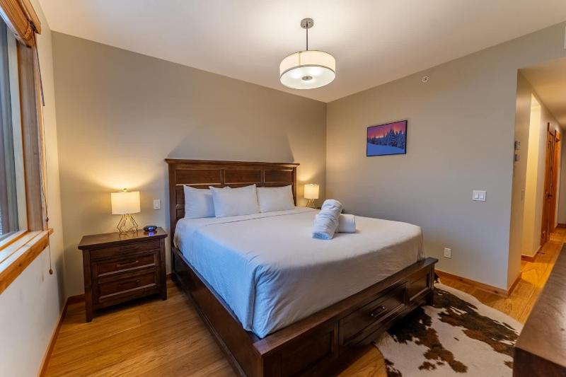 Alpine Chic - two-story mtn escape near downtown - image 16