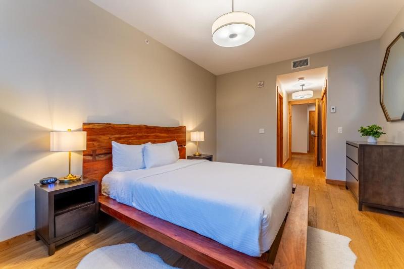 Alpine Chic - two-story mtn escape near downtown - image 44