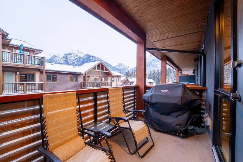 Alpine Chic - two-story mtn escape near downtown - image 23