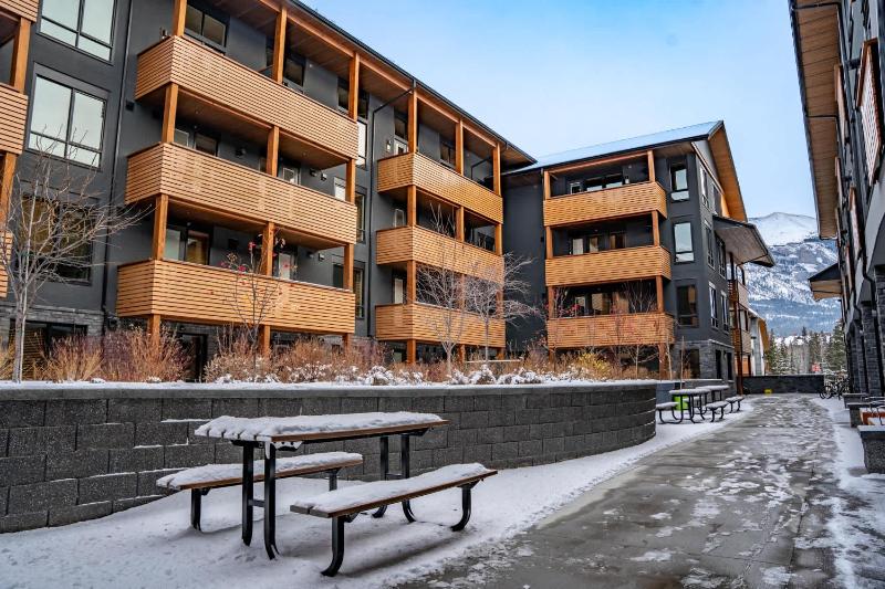 Alpine Chic - two-story mtn escape near downtown - image 18