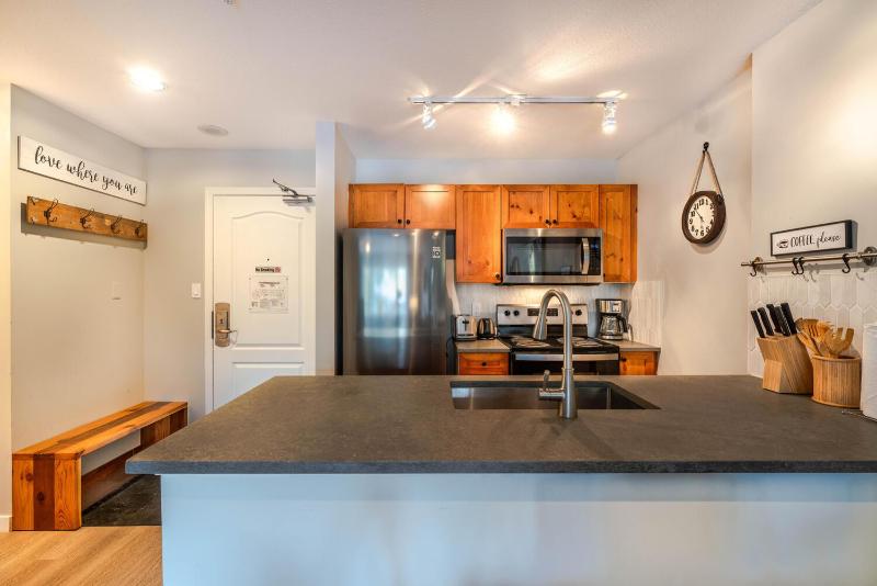 1BR+Sofabed | Deer Lodge | Epic Village Location | Covered Patio | Ski Locker | Fireplace | Parking - image 24