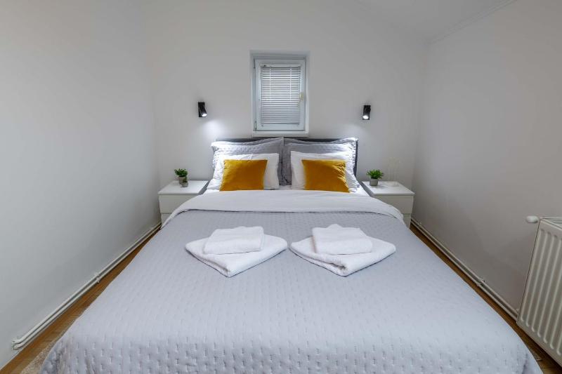 Old City Rooms - image 7