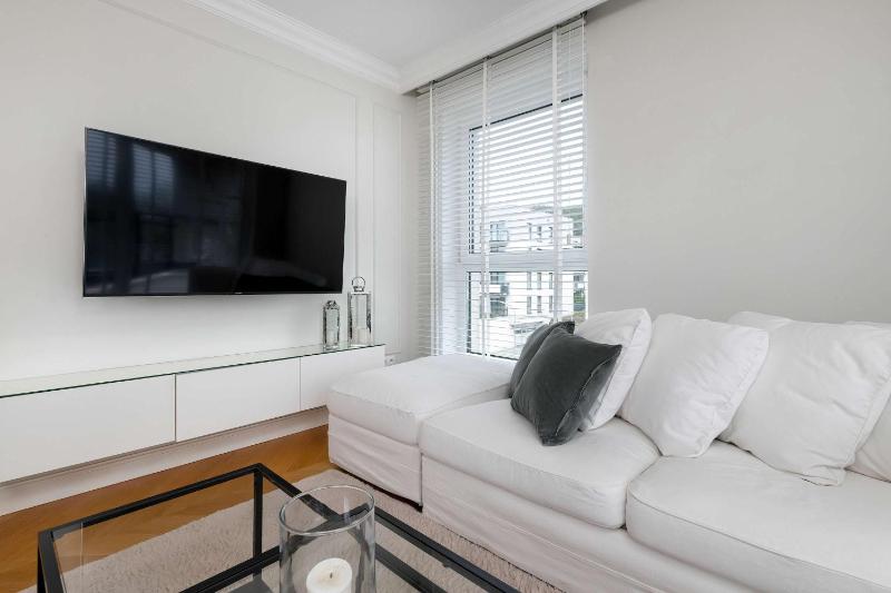 Elegant Apartment with Parking Space and Balcony by Noclegi Renters - image 9