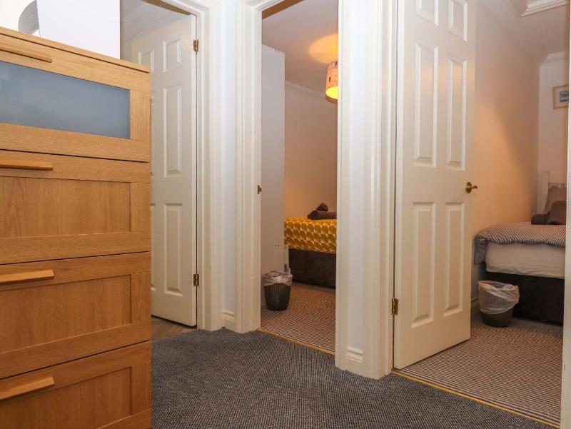 Cottage 1 Newcourt - image 9