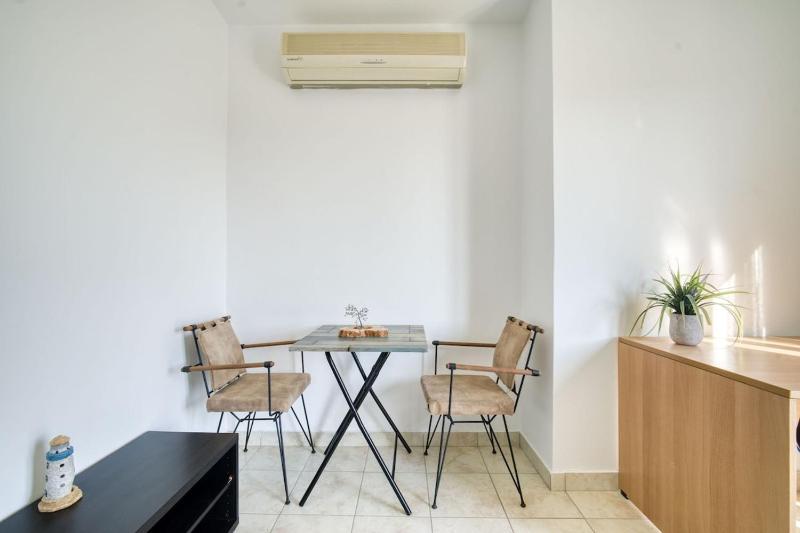Sunny penthouse in Koukaki - Next to Acropolis - image 4