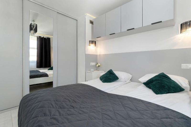 Cosy Apartments with Parking & Balcony by Noclegi Renters - image 10