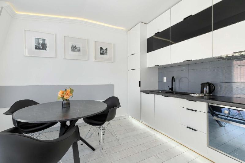 Cosy Apartments with Parking & Balcony by Noclegi Renters - image 8