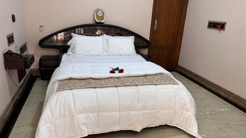 Luxstaykochi -Luxury Villa Near JLN Metro - image 4
