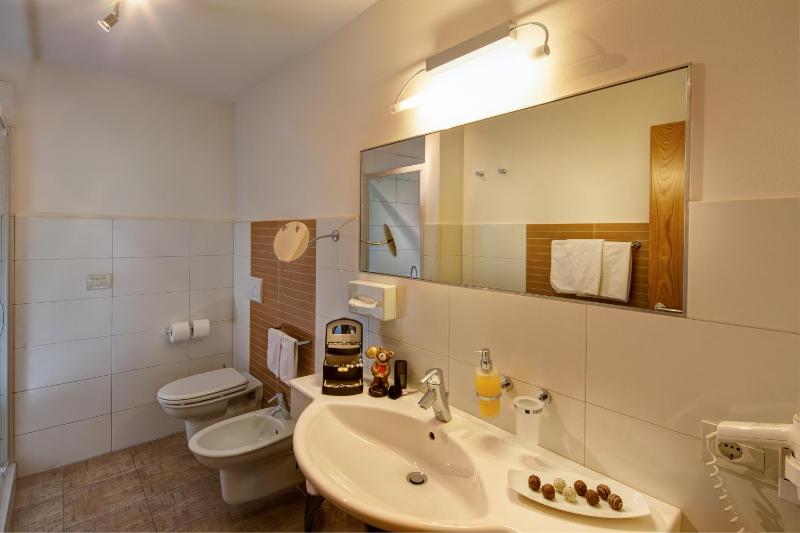 Comfort Double Room with Balcony image 3