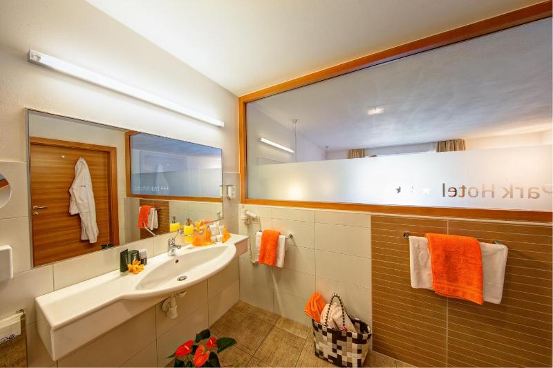 Double Room with Balcony image 3