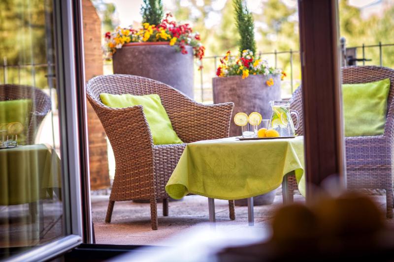 Double Room with Balcony image 2